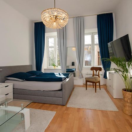 Home Suites Home Wina Bagian luar foto