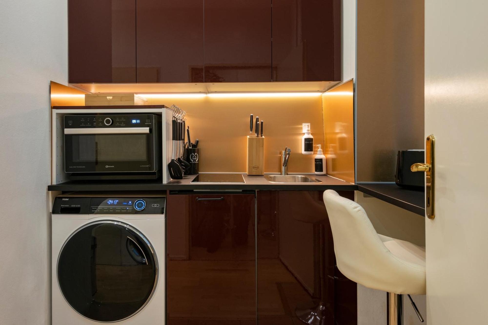 Home Suites Home Wina Bagian luar foto