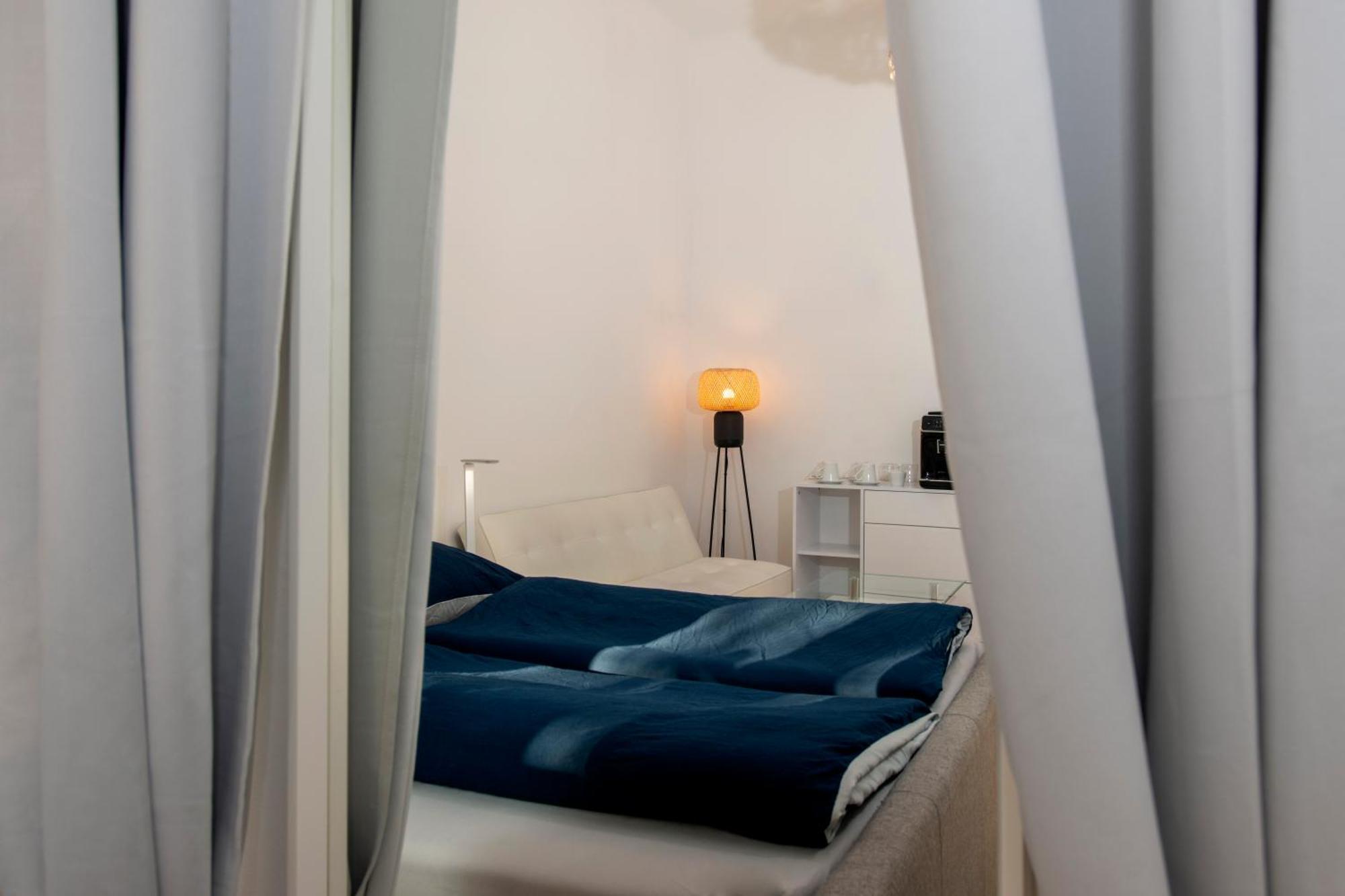 Home Suites Home Wina Bagian luar foto