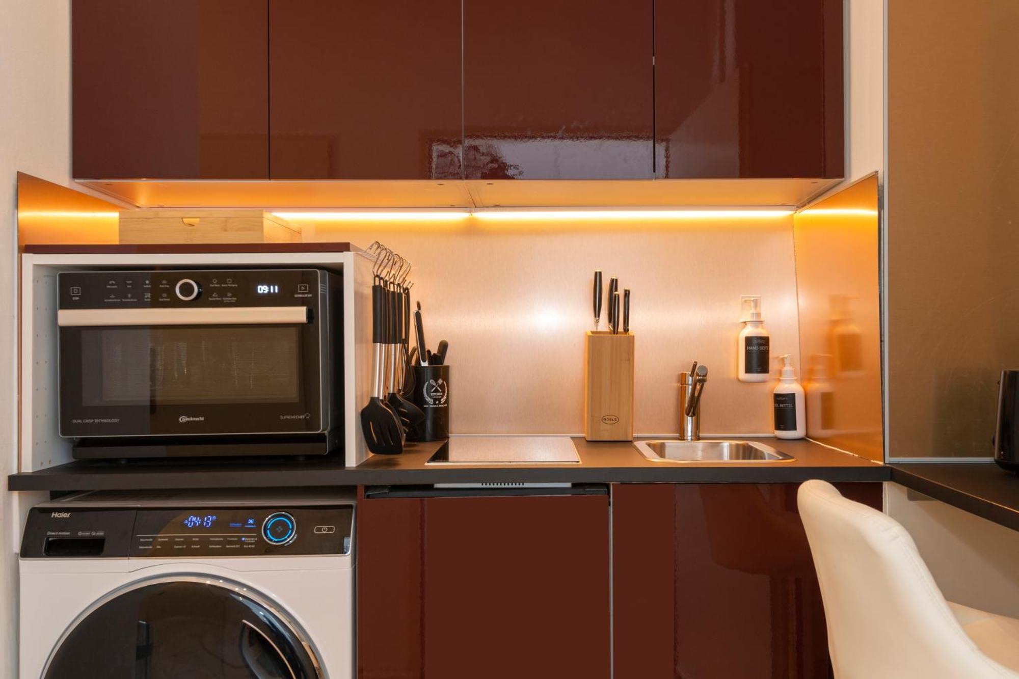 Home Suites Home Wina Bagian luar foto