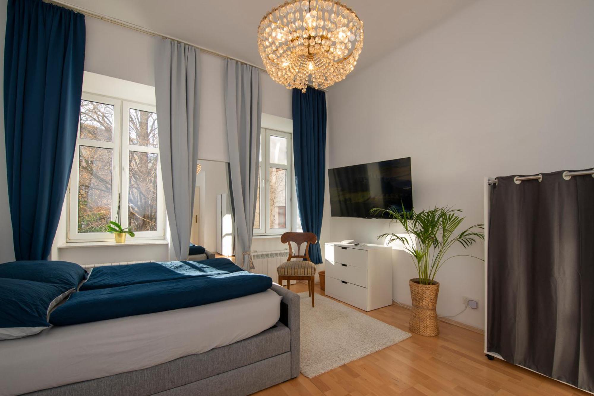 Home Suites Home Wina Bagian luar foto