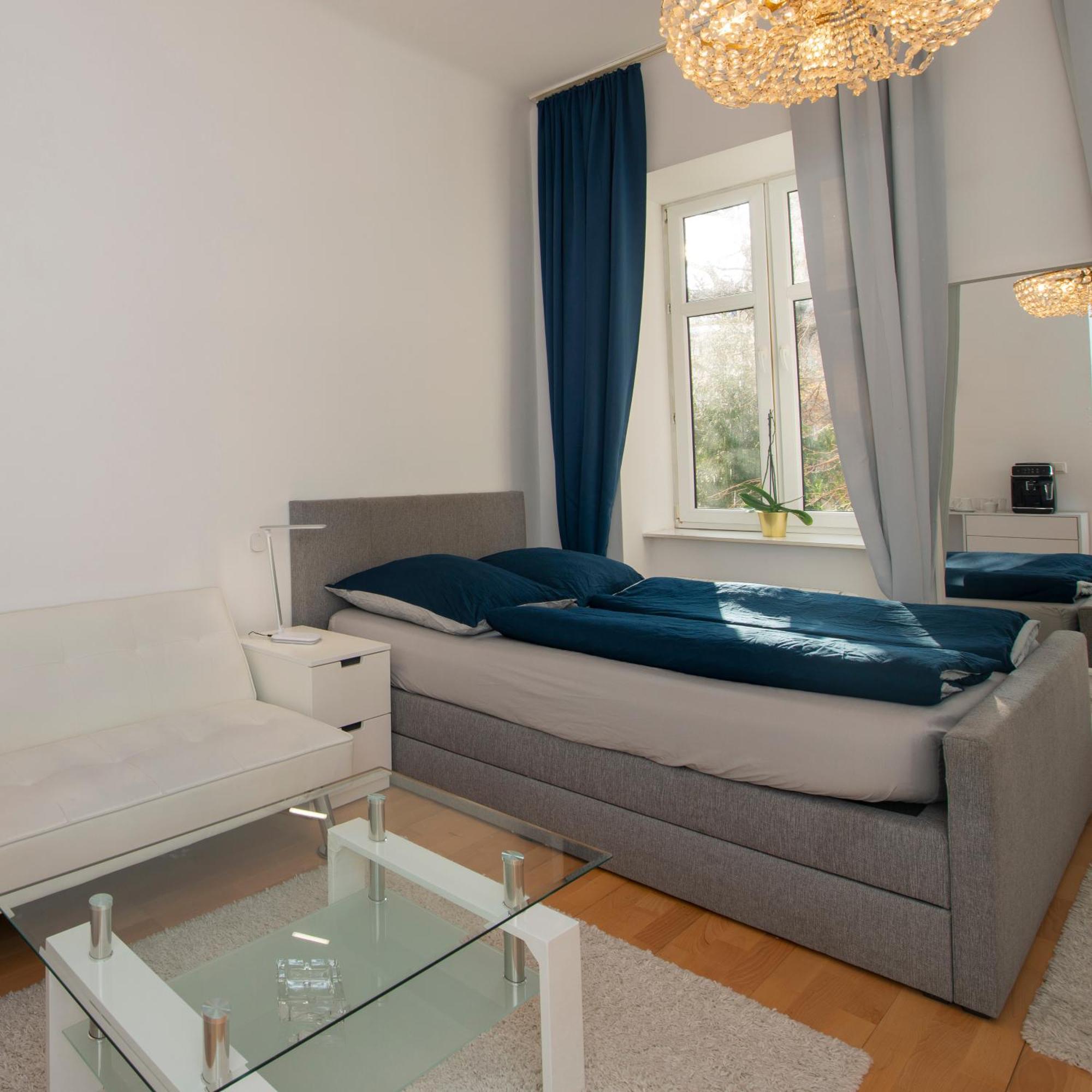 Home Suites Home Wina Bagian luar foto